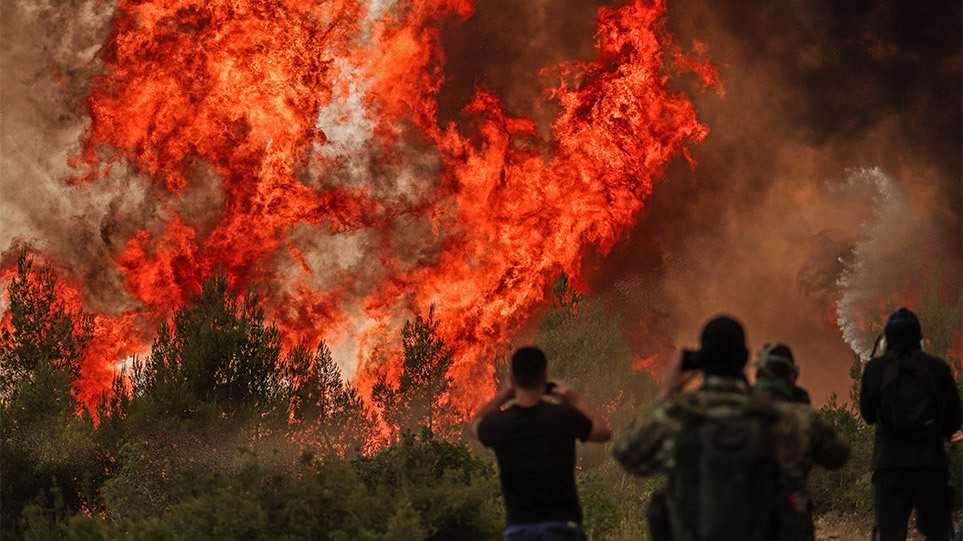 Φωτιά στην Αττική: Ποινική δίωξη σε βαθμό κακουργήματος σε 43χρονο για εμπρησμό στο Κρυονέρι – Είχε στην κατοχή του βεγγαλικά και ναρκωτικά