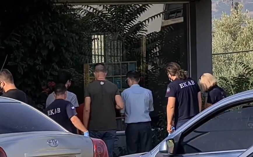 Πήγε να ανοίξει το κατάστημά του και βρήκε έναν νεκρό έξω από αυτό