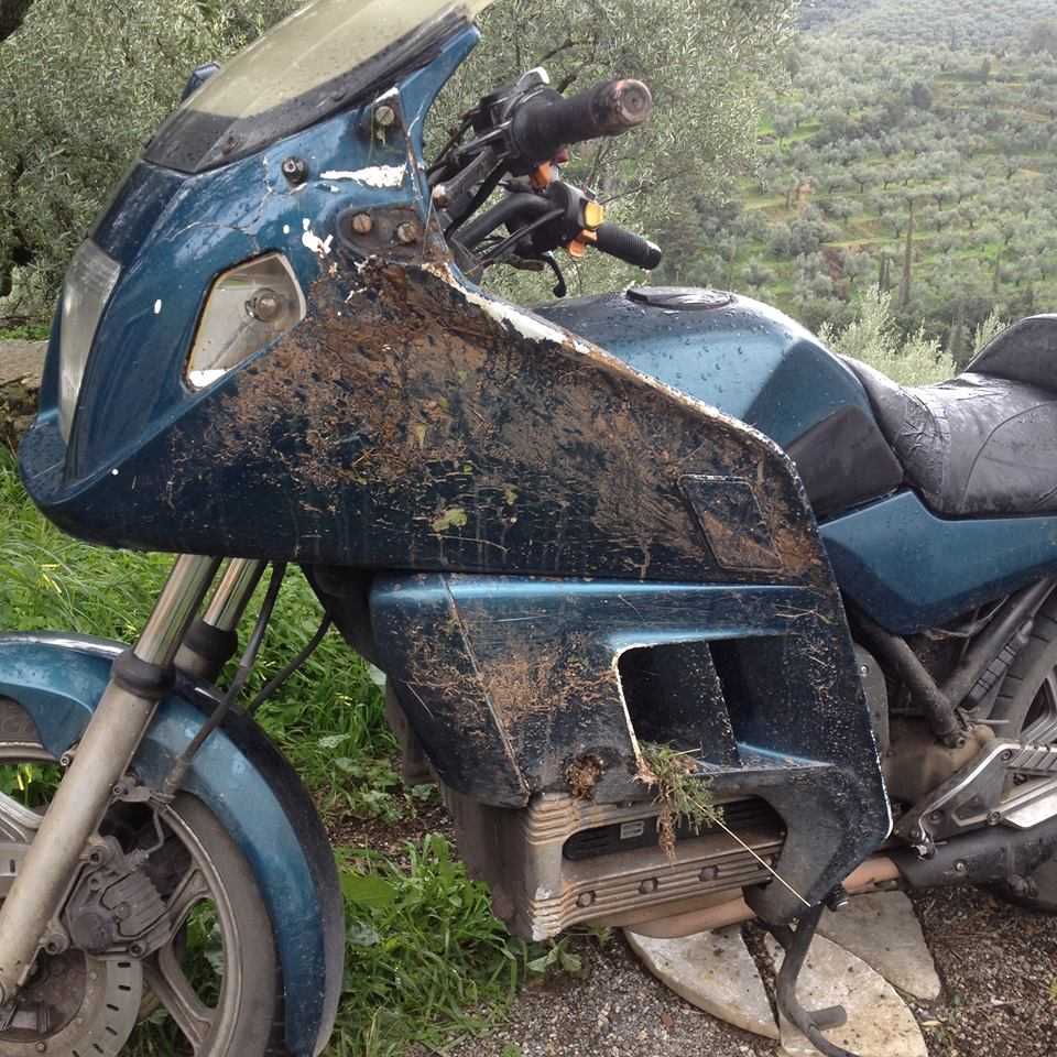 Παραλίγο τροχαίο δυστύχημα: Αγριογούρουνο «εμβόλισε» μοτοσικλετιστή που σώθηκε χάρις στο κράνος