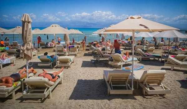 Πήγε για διακοπές και πέθανε πάνω στην ξαπλώστρα