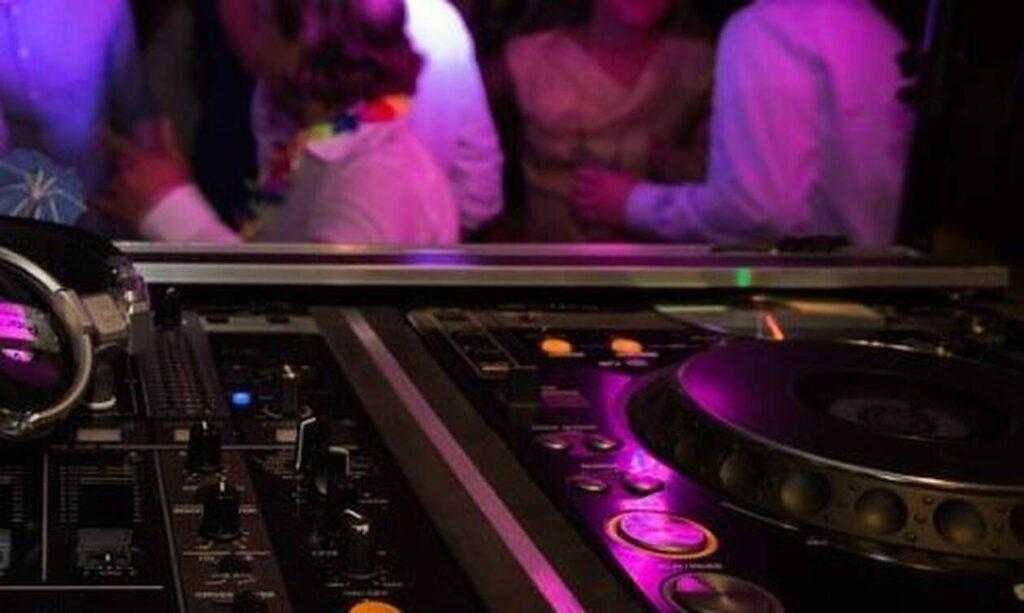 10.000 ευρώ πρόστιμο για όρθιους πελάτες σε κέντρο διασκέδασης στην Πρέβεζα