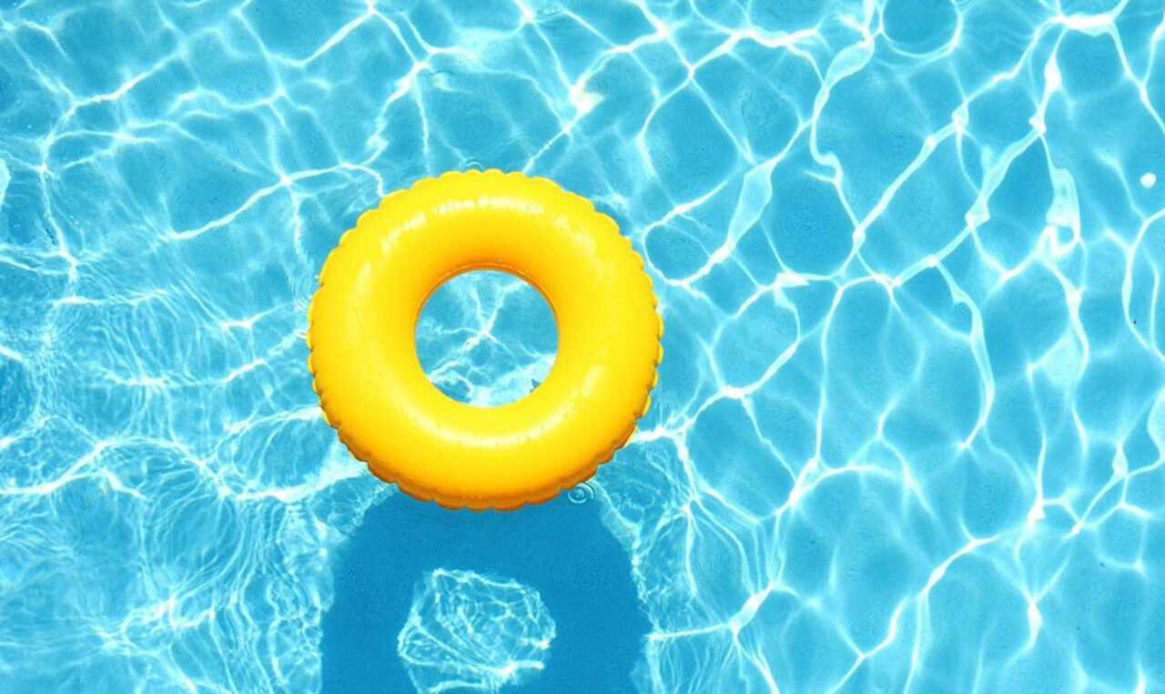 Στο νοσοκομείο 4χρονο κοριτσάκι – Παραλίγο να πνιγεί σε πισίνα, την έσωσε ο ναυαγοσώστης