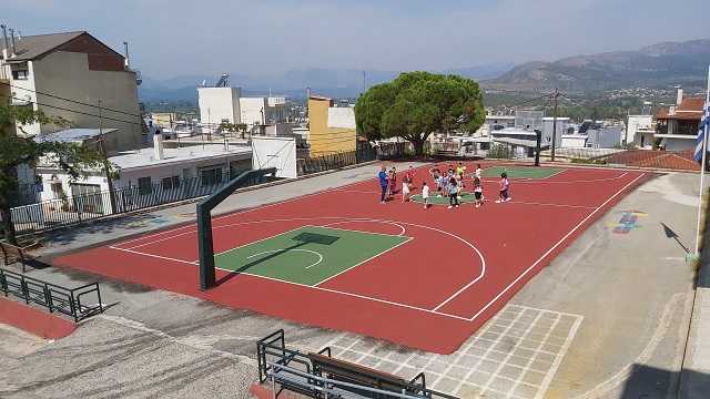 Άρτα: Επίστρωση χυτού ελαστικοσυνθετικού δαπέδου στους αύλειους χώρους των σχολείων