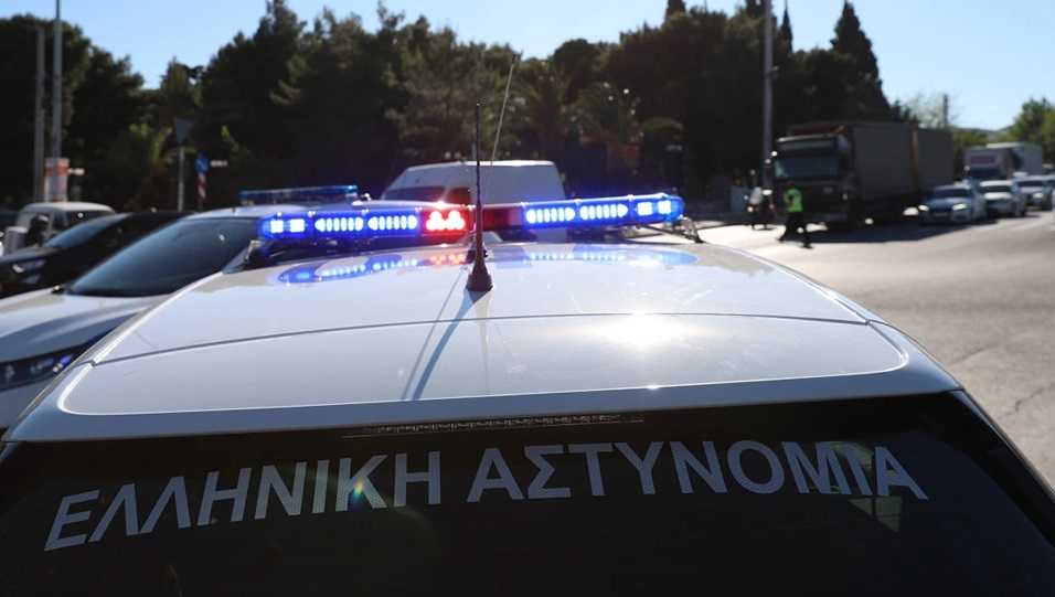 Δύο νεκροί σε φρικτό τροχαίο: Αυτοκίνητο παρέσυρε ηλικιωμένη και έπεσε πάνω σε λεωφορείο