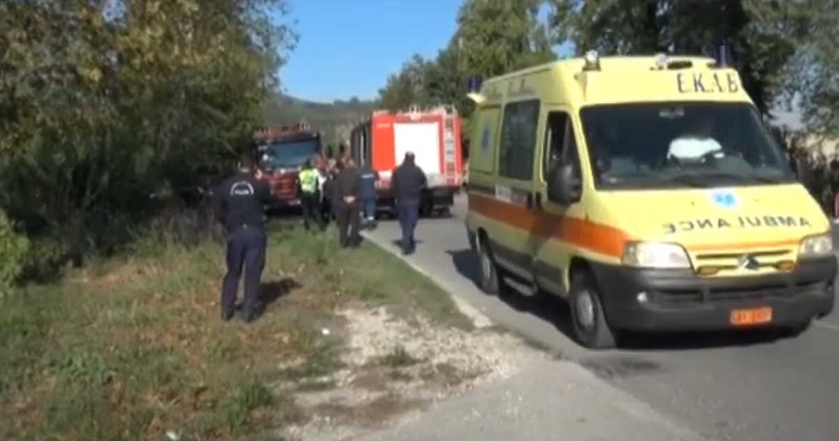 Τροχαίο στους χαλκιάδες Άρτας – Απεγκλωβιστήκαν μητέρα και ανήλικο παιδί! (Βίντεο)