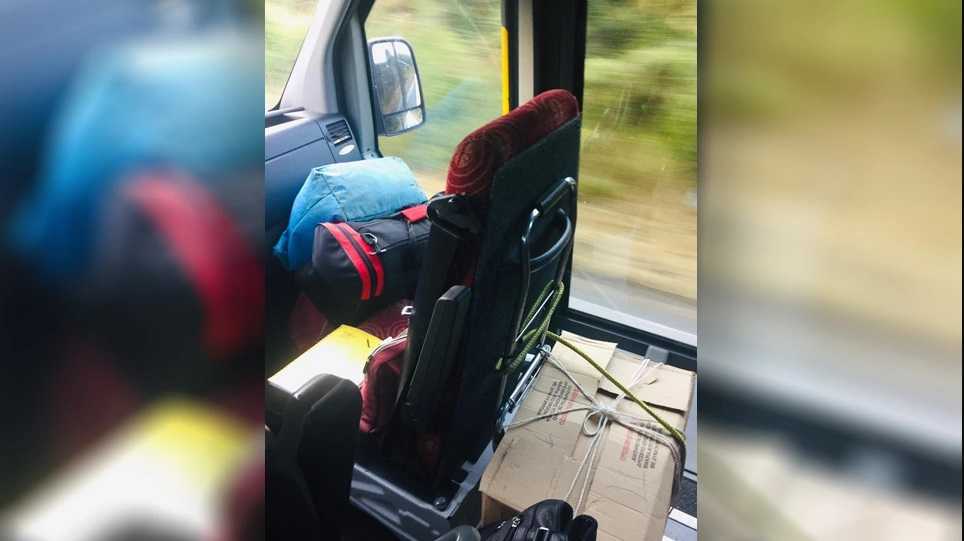 Απαράδεκτη εικόνα σε λεωφορείο του ΚΤΕΛ Ιωαννίνων: «Aποκλεισμένη» από αποσκευές η μοναδική πόρτα του