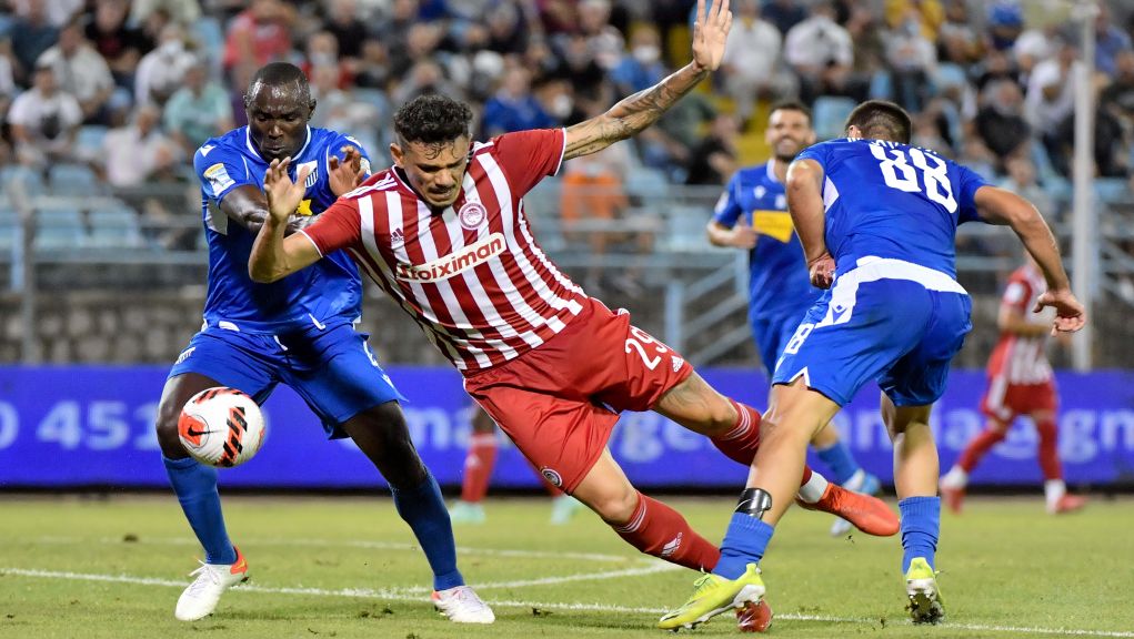 Αγχωτική νίκη του Ολυμπιακού με 2-1 στη Λαμία – Τα αποτελέσματα και η βαθμολογία