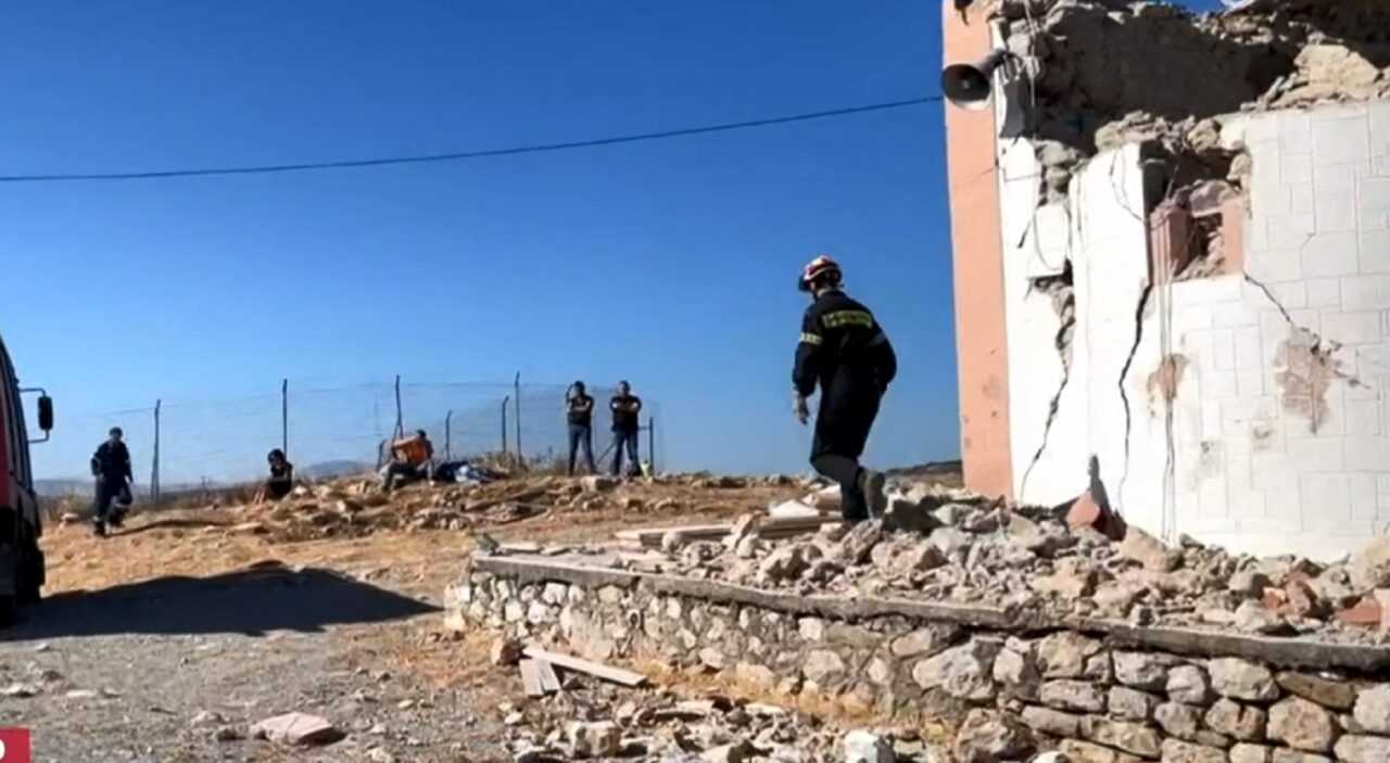 Αρκαλοχώρι – Μαρτυρία: Αναζητείται ηλικιωμένη – Κατέρρευσε τοίχος σούπερ μάρκετ