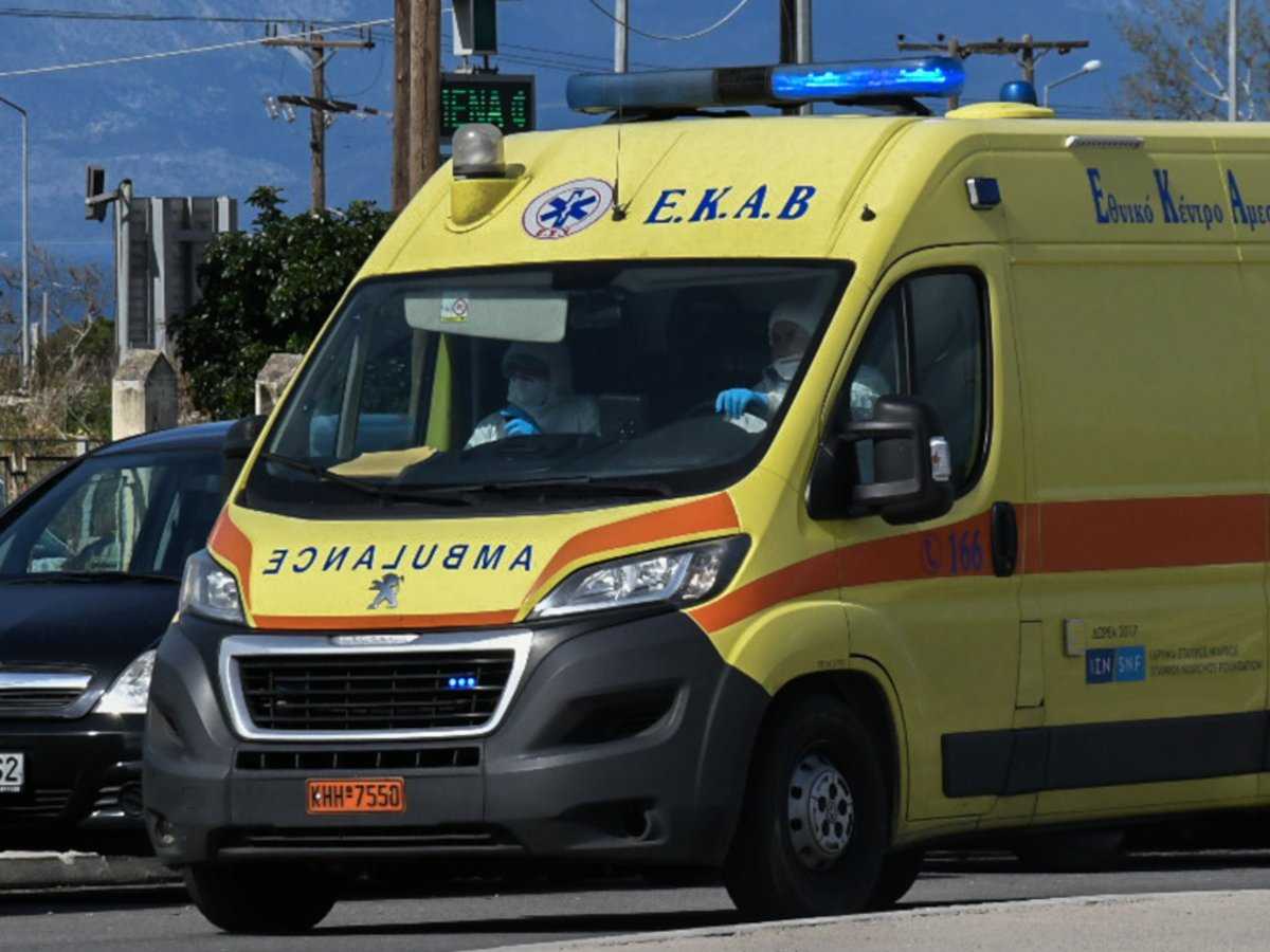 Γυναίκα έπαθε έμφραγμα και πέθανε μέσα στο αυτοκίνητο της κόρης της