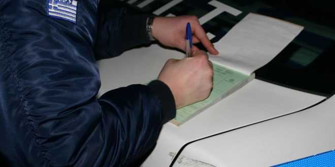 Πρόστιμο σε πιτσαρία και καφενείο στην Άρτα για μη αναγραφή του μέγιστου επιτρεπόμενου αριθμού πελατών