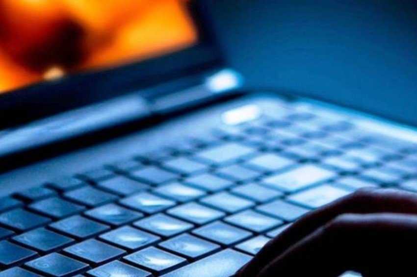 Συνελήφθη 60χρονος μουσικός για κατοχή εκατοντάδων βίντεο παιδικής πορνογραφίας.