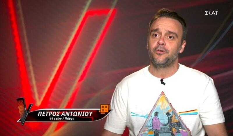 Ο Παργινός Πέτρος Αντωνίου στο The Voice – Τον διεκδίκησαν Έλενα Παπαρίζου και Σάκης Ρουβάς.