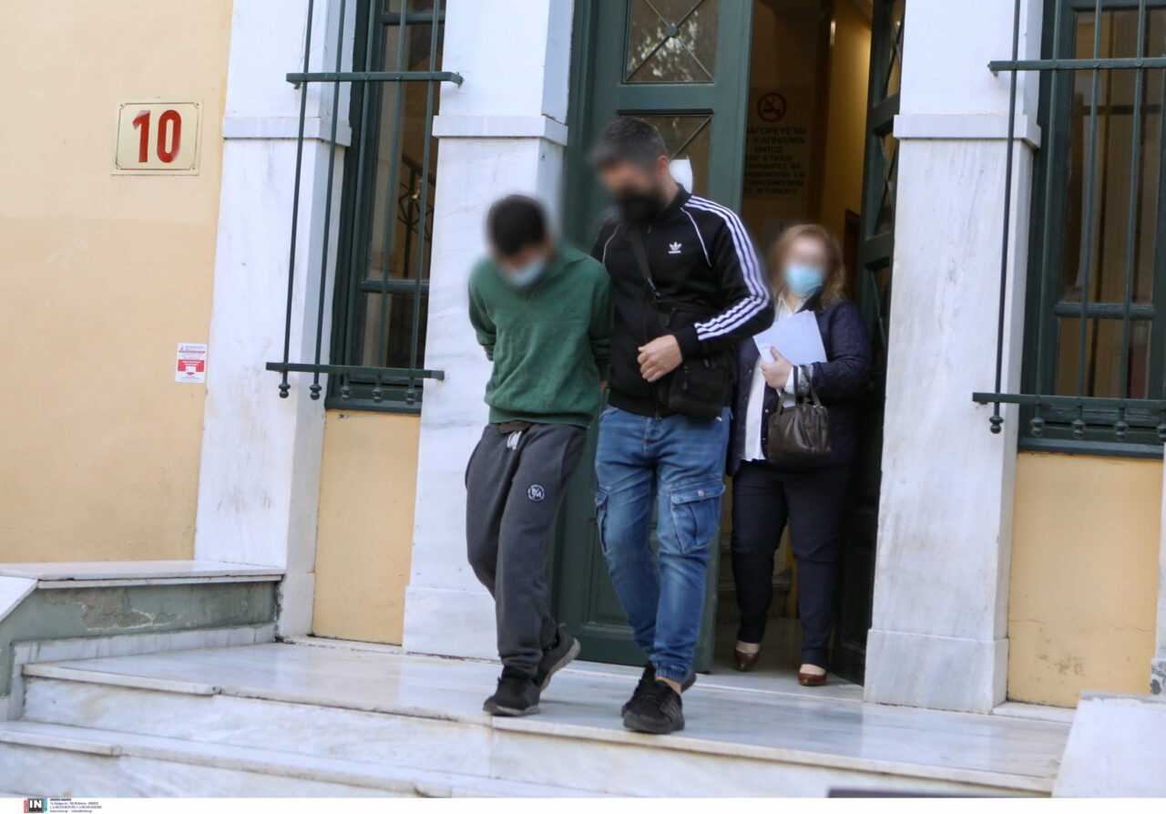 Έγκλημα στο Αιγάλεω: Για ανθρωποκτονία με δόλο κατηγορείται ο μητροκτόνος