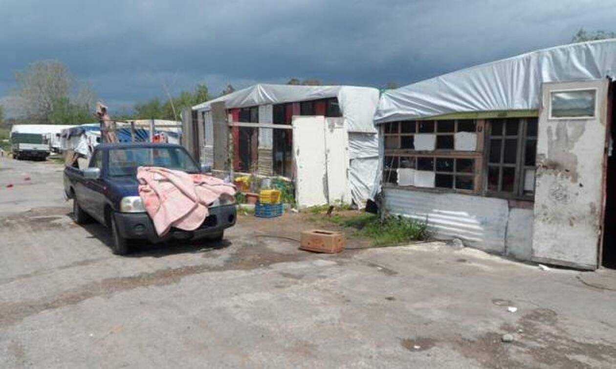 Αποτροπιασμός: Είχαν δεμένο με αλυσίδα 15 μέτρων τον 55χρονο γιο τους