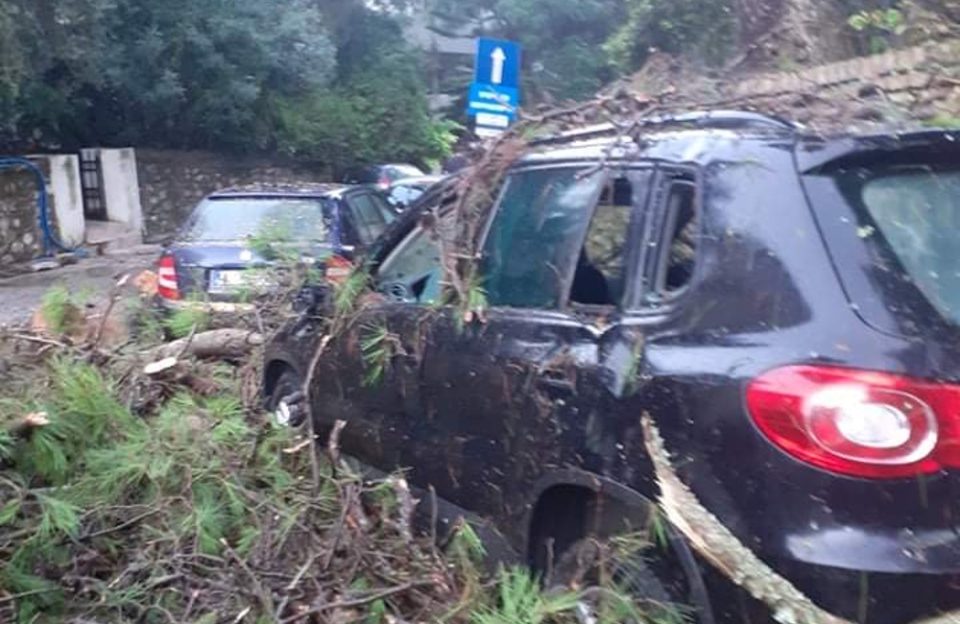 Κέρκυρα: Κατολισθήσεις, πτώσεις δέντρων και ακυρώσεις πτήσεων προκάλεσε η κακοκαιρία