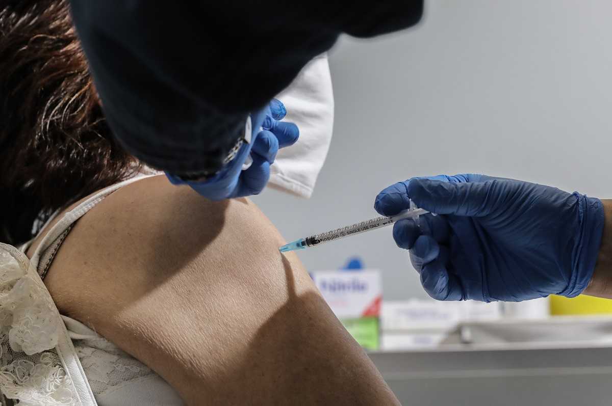 “Καταδρομικός” εμβολιασμός 16 κατοίκων στο Καλπάκι