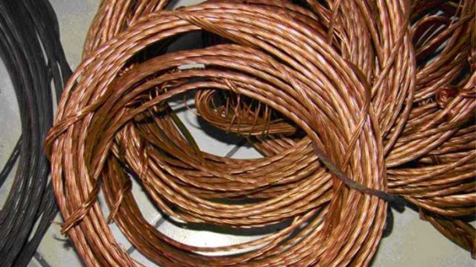 Ξήλωσε καλώδια μήκους εννέα χιλιομέτρων από φωτοβολταϊκά