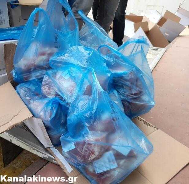 Διανομή τροφίμων και νωπών κοτόπουλων-χοιρινών από το Δήμο Πάργας (TEBA/FED)