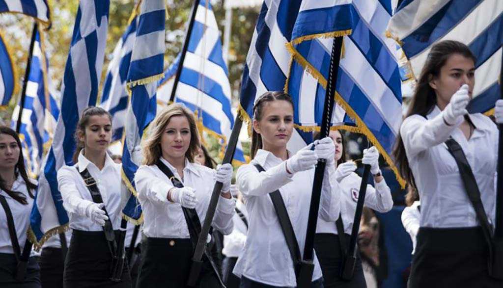 Βασιλακόπουλος: Παρελάσεις μόνο με εμβολιασμένους ενηλίκους και υποχρεωτική μάσκα για μαθητές