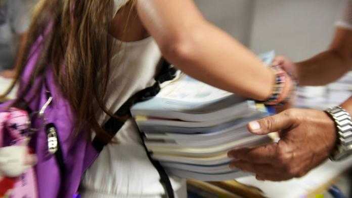 Στο σκαμνί 52χρονος, ερωτοχτυπημένος, καθηγητής, που είχε ερωτική σχέση με 14χρονη μαθήτρια!