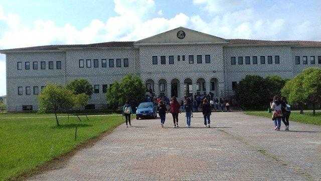 Καταγγελίες φοιτητών για τις φοιτητικές εστίες στην Άρτα: Κινδυνεύουμε να μείνουμε χωρίς δωμάτιο