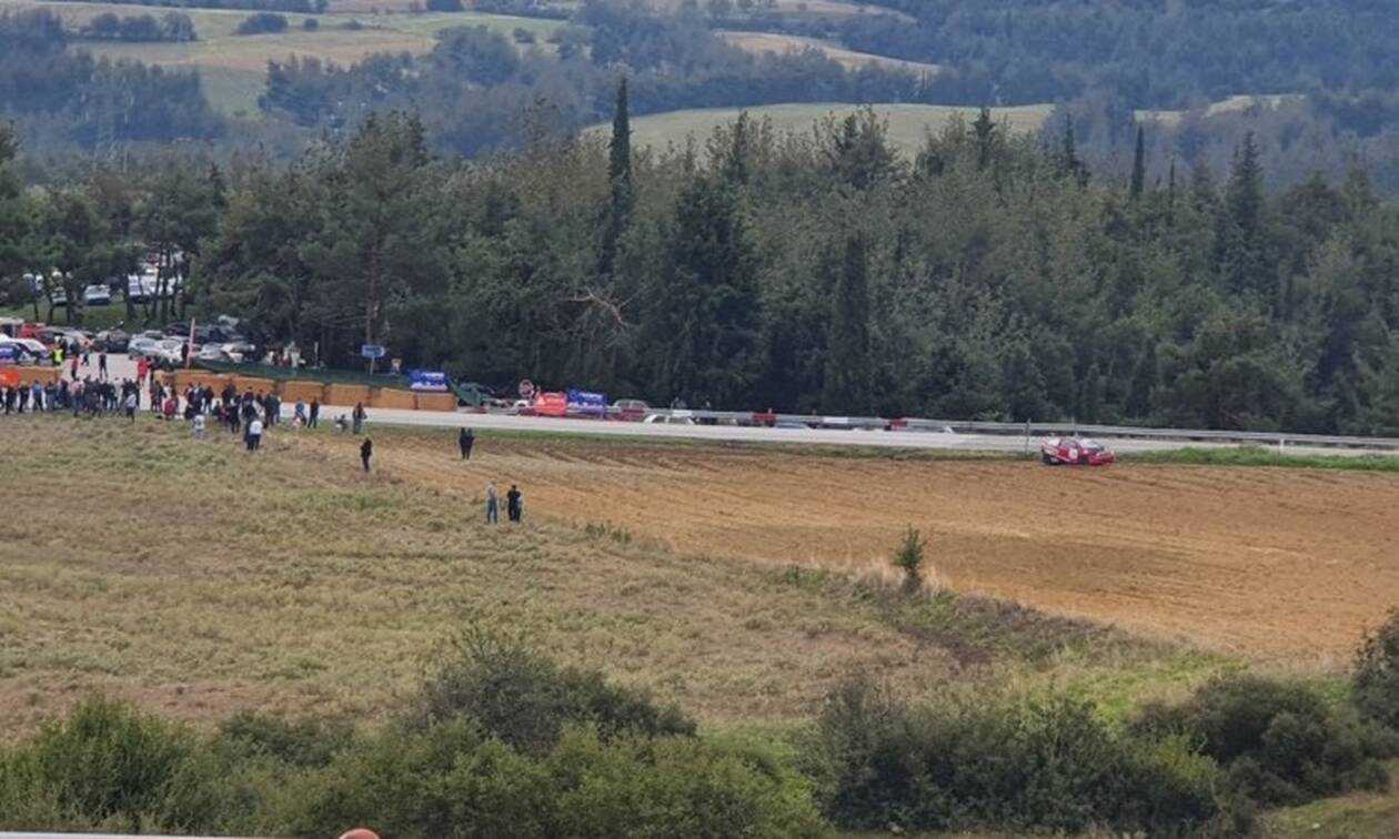 Τρομακτικό ατύχημα σε αγώνα αυτοκινήτων – Τούμπαρε αυτοκίνητο με παρά πολλά χιλιόμετρα (Βίντεο)