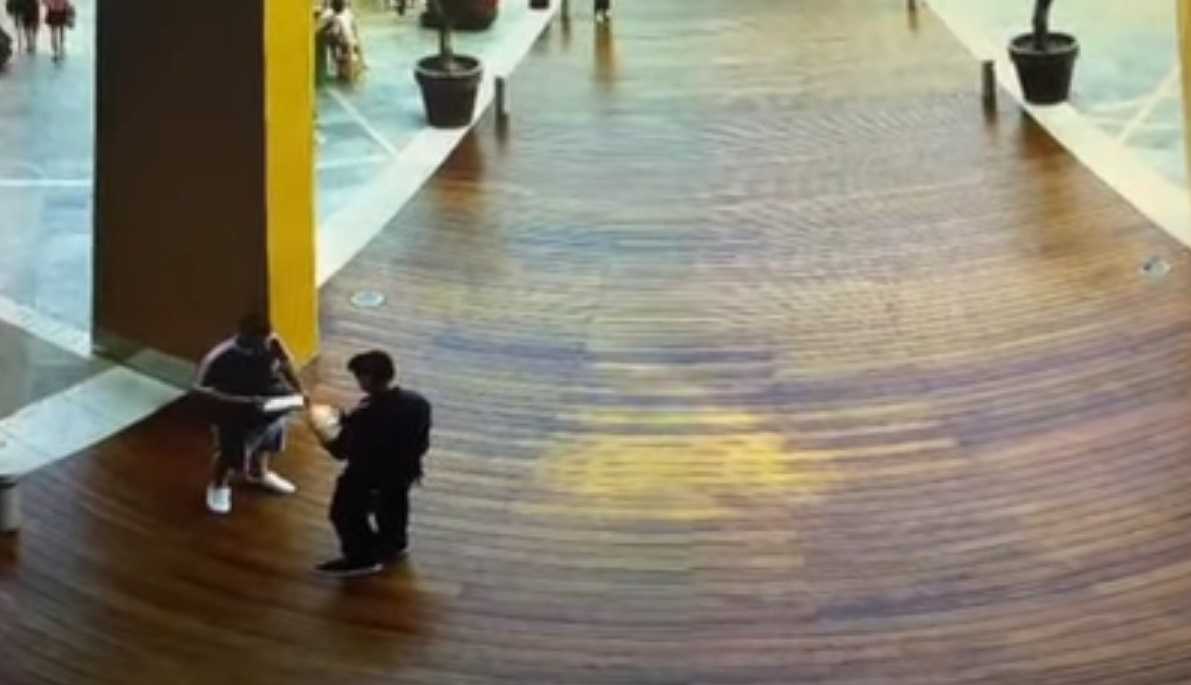 Η απίστευτη απάτη με τις αγγελίες για i-phone και playstation μέσω Facebook – Πουλούσαν μπουκάλια με νερό αντί για κινητά