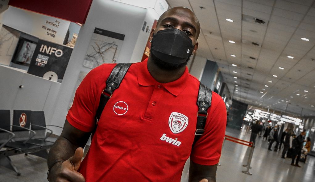 Ολυμπιακός: Έφτασε στην Αθήνα ορεξάτος και με στόχους ο Έισι (photos)