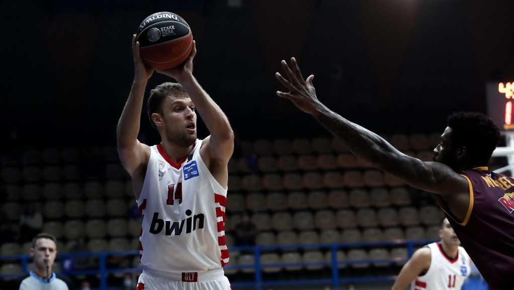 Άνετο πέρασμα από το Περιστέρι για τον Ολυμπιακό