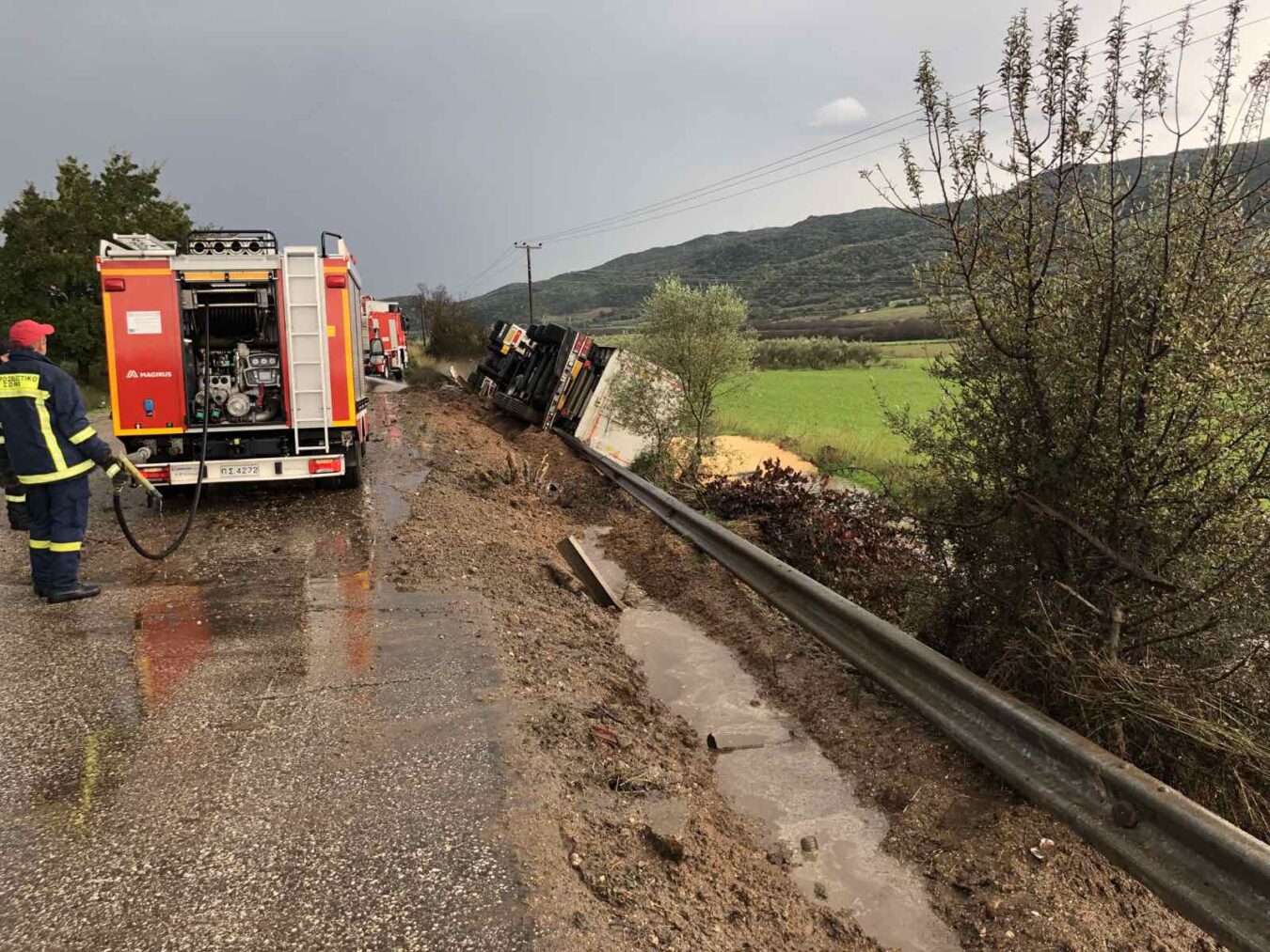 Αναποδογύρισε νταλίκα στην εθνική οδό Αντιρρίου – Ιωαννίνων 