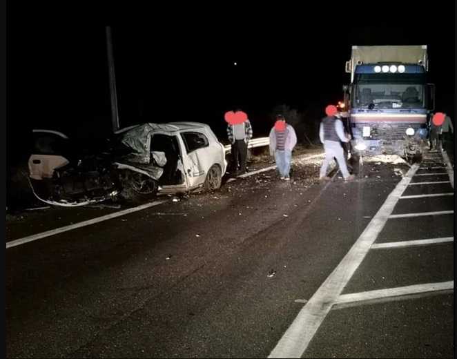 Τραγωδία στην άσφαλτο: Σκοτώθηκαν ακαριαία δύο αδέλφια σε τροχαίο – Το αυτοκίνητο τους συγκρούστηκε με φορτηγό