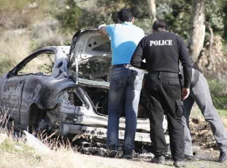 Θρίλερ με άνδρα που βρέθηκε απανθρακωμένος σε αυτοκίνητο