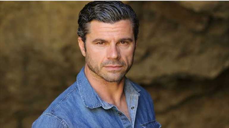 Χρήστος Βασιλόπουλος: «Σκηνοθέτης μου ζήτησε να γδυθώ τελείως και να περπατήσω από τη μία άκρη της σκηνής στην άλλη. Είχα μαγκωθεί πάρα πολύ»