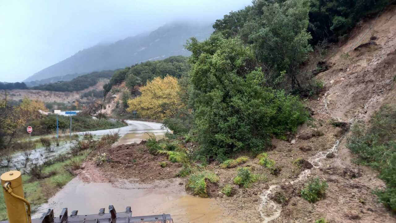 Πρέβεζα: Κατολισθήσεις σε δρόμους της Καστροσυκιάς και του Καναλίου