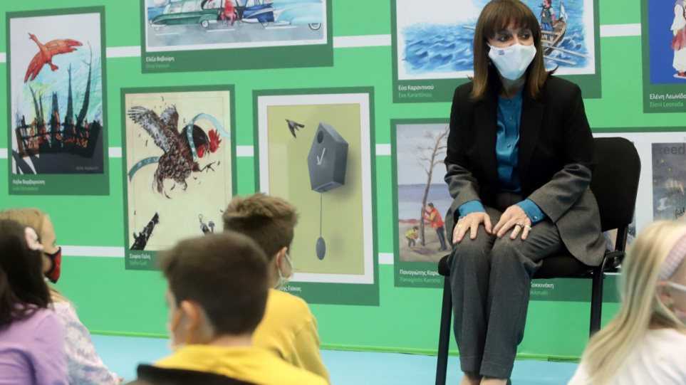 Σοκάρουν τα όσα είπε η Πρόεδρος της Δημοκρατίας σε παιδιά Δημοτικού – Μίλησε για μια κοινωνία χωρίς φύλα! «Ούτε αρσενικό, ούτε θηλυκό!» (βίντεο)