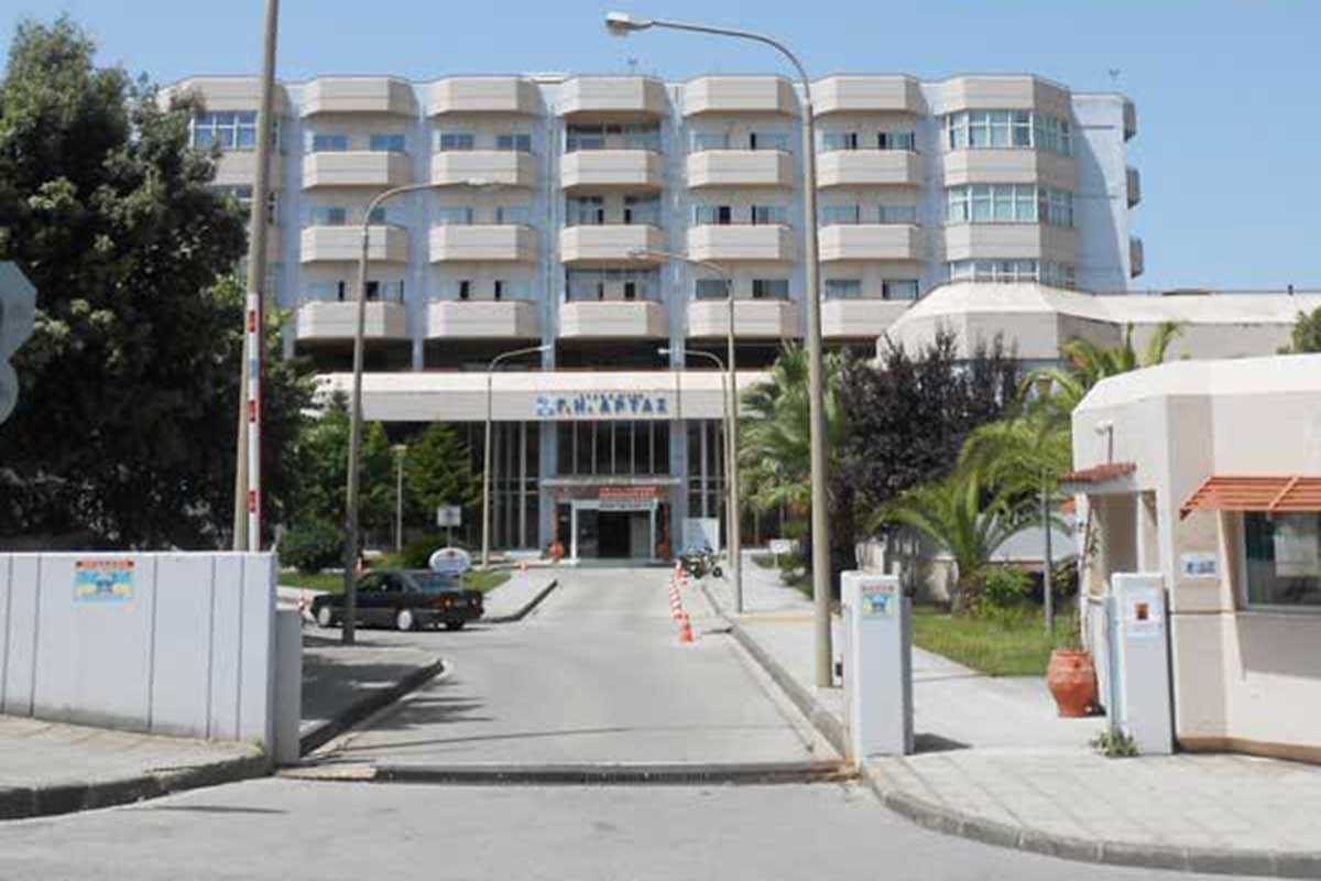 Τραγική κατάσταση στο νοσοκομείο της Άρτας – Ασθενείς με κορωνοϊό βρίσκονταν εκτός ΜΕΘ.