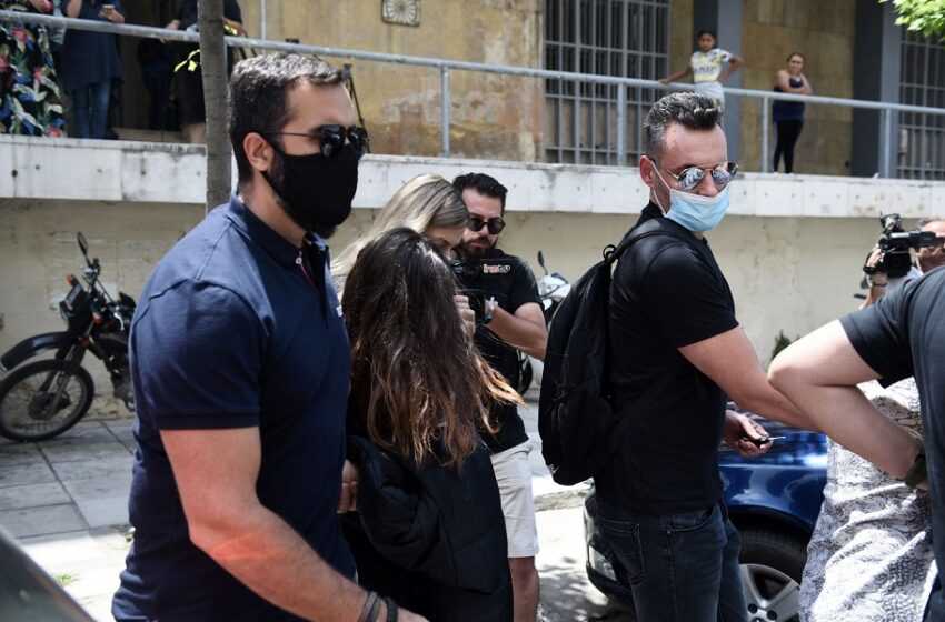 Ξεκινάει η δίκη για την άγρια δολοφονία του 49χρονου στον Εύοσμο – Στο σκαμνί η σύζυγος και η κόρη του