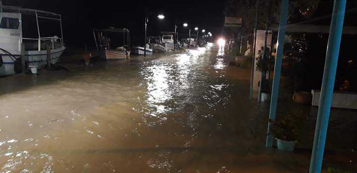 Αμμουδιά Πρέβεζας – Ο Αχέροντας βγήκε στη στεριά – Πλημμύρισαν καταστήματα!