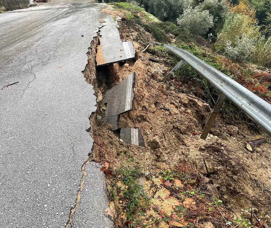Διακοπή κυκλοφορίας από Πολυστάφυλλο προς Λούρο λόγω καθίζησης