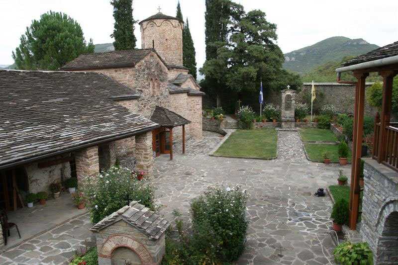 Συναγερμός σε μοναστήρι στην Ήπειρο – Στο νοσοκομείο ο Ηγούμενος, θετικοί και οι μοναχοί