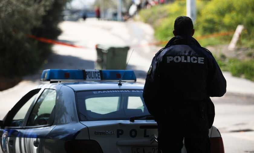 Θρίλερ: Άνδρας βρέθηκε απανθρακωμένος δίπλα σε καμένο αυτοκίνητο