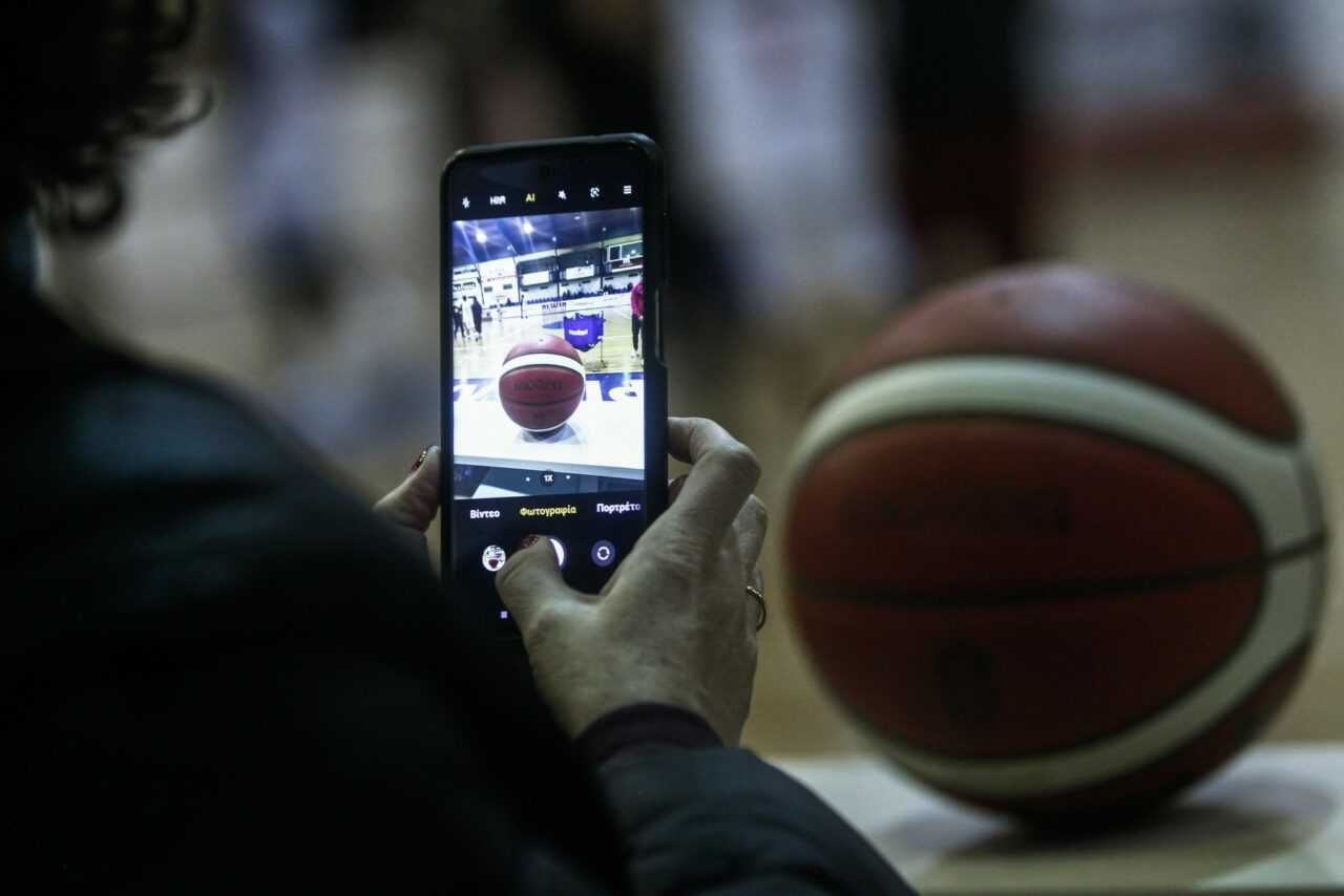 Σάλος με πασίγνωστο Έλληνα μπασκετμπολίστα: Έκλεβε χρήματα συμπαικτών του μέσα από τα αποδυτήρια