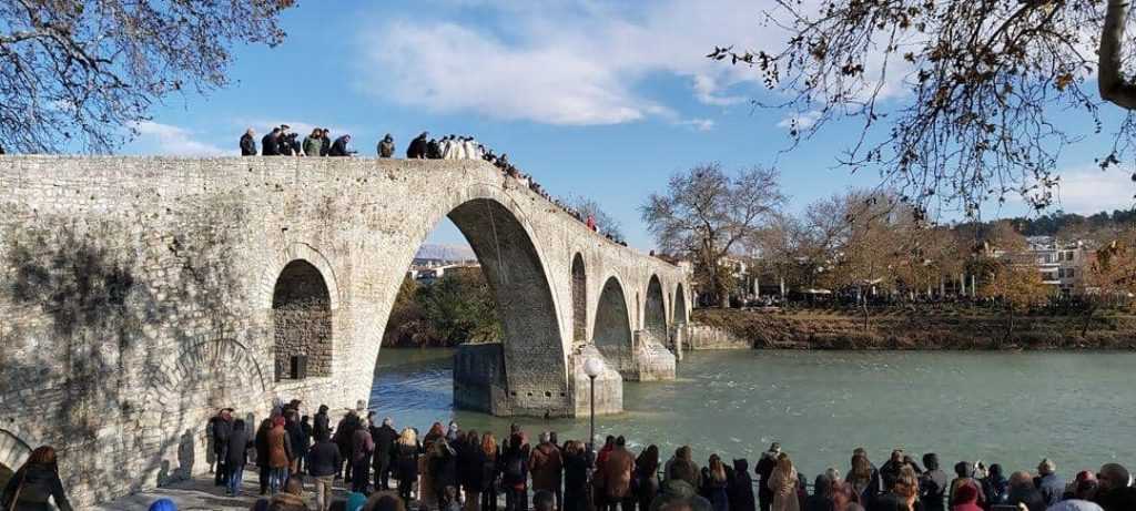 Δε θα γίνει φέτος, λόγω των αυξημένων κρουσμάτων, η ρίψη του Τιμίου Σταυρού