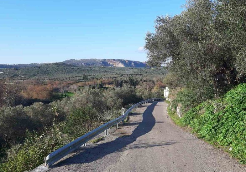 Σκοτώθηκε ο γιος του σε τροχαίο και έκανε δωρεά τις μπάρες ασφαλείας!
