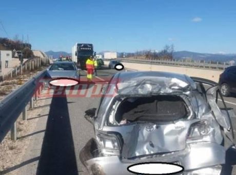 Τραγωδία στην άσφαλτο: Νεκρή 22χρονη που κατέβηκε να δει τη ζημιά από τροχαίο και την παρέσυρε φορτηγό