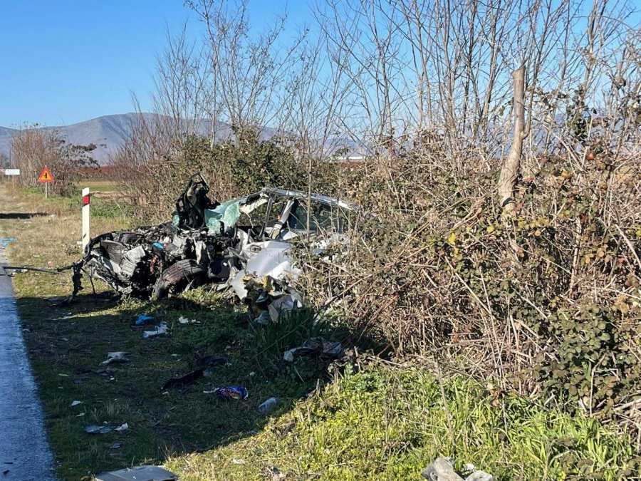 Φρικτό τροχαίο! Ένας νεκρός σε σφοδρή σύγκρουση ΙΧ με φορτηγό