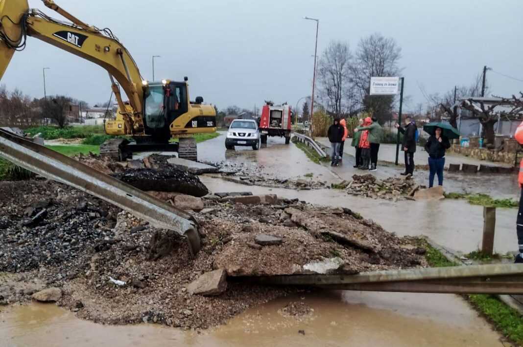 Κακοκαιρία «Διομήδης»: Σοβαρά προβλήματα σε πολλές περιοχές – Πού χρειάζονται αλυσίδες
