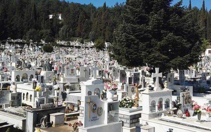 Ξαφνικό χαράτσι του Δήμου Αρταίων 5, 25, 30 ευρώ για όλα τα κοιμητήρια του 