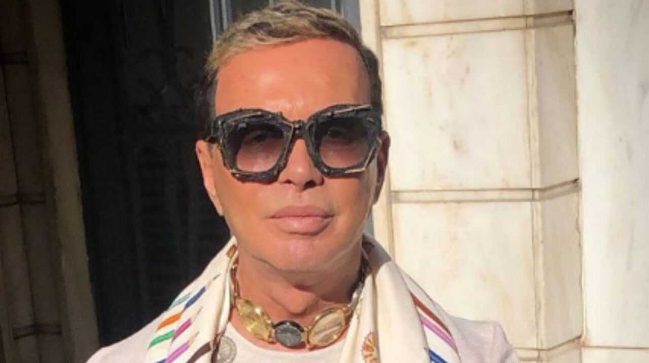 Λάκης Γαβαλάς: Σε πλειστηριασμό το κτίριο που σχεδίασε – «Βρέθηκα ξαφνικά στο περιθώριο»