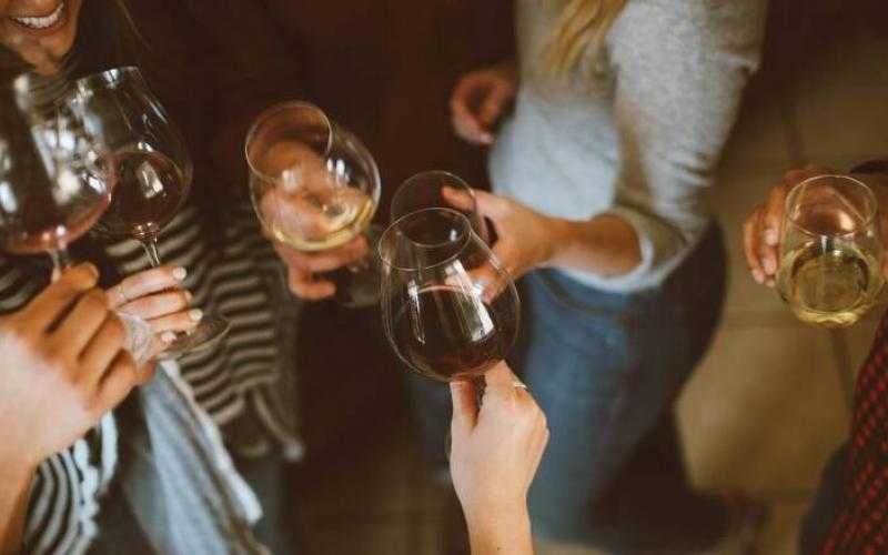 «Τώρα το πήραν χαμπάρι;»: Αποκαλύψεις για prive πάρτι με κορίτσια σε ξενοδοχεία, σπίτια, ακόμη και… γραφεία στη Θεσσαλονίκη!